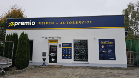 Wolfgang Bernhard Premio Filiale mit Außenwerbung